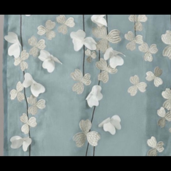 Lush Decor| Flower Drop shower curtain - Picture 4 of 9